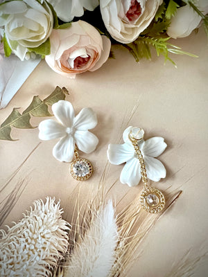 Chic in White Flower Earrings