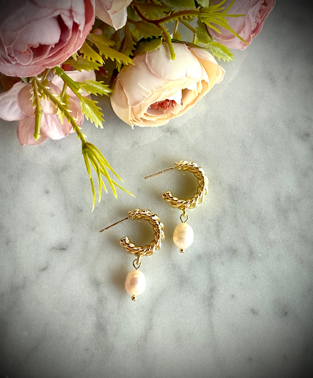 Loop a Pearl Earrings